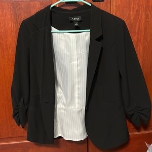 Blazer with quarter length sleeves